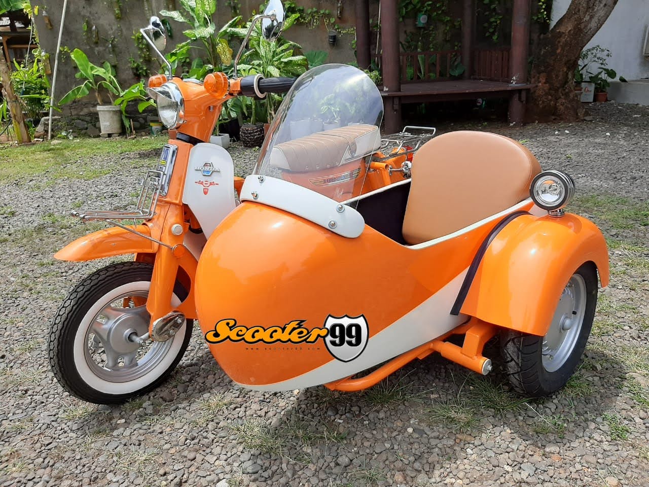 Custom Honda Mini Cup scooter with orange fiberglass sidecar by Scooter99